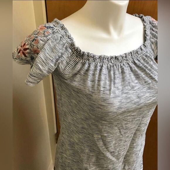 🔮 ABERCROMBIE | Embroidered Floral Striped Tunic Size M - Picture 2 of 5